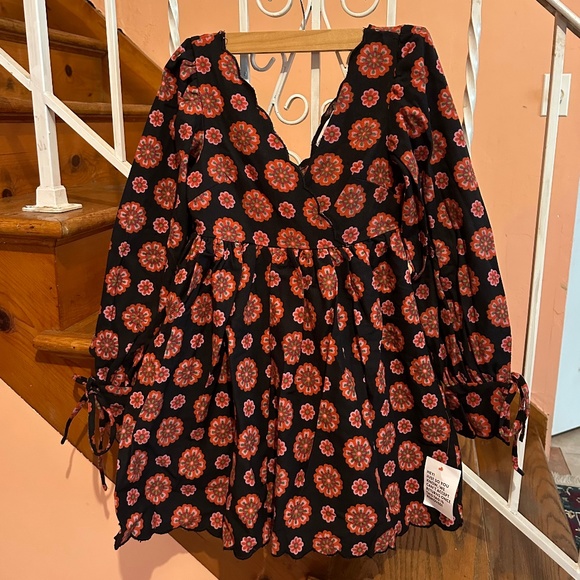 ASOS DESIGN Petite twill scallop babydoll dress mini in retro floral print - Picture 3 of 12